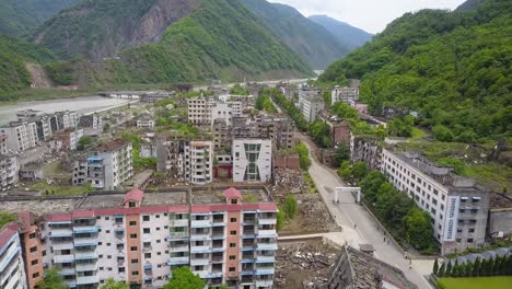 Dilapidated-buildings-in-Lidung-County,-Sichuan-Province,-China,-after-the-earthquake