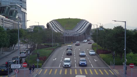 Autos-Fahren-Auf-Einer-Mehrspurigen-Autobahn-Durch-Den-Central-Wan-Chai-Umgehungstunnel-In-Hongkong