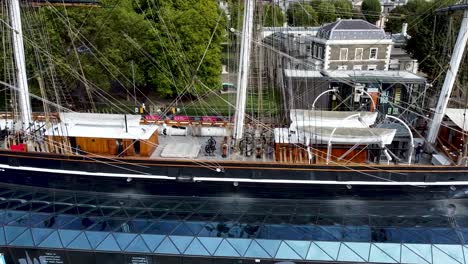 detail-sideview-aerial-of-tourists-on-the-Cutty-Sark-in-London,-United-Kingdom