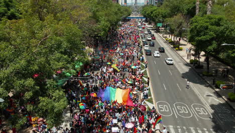Mexiko-Stadt,---25.-Juni-2022:-Mexiko-Stadt-Veranstaltet-Eine-Farbenfrohe-Und-Fröhliche-Gay-Pride-Parade