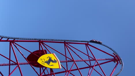 Montaña-Rusa-Vertical-Gigante-De-Ferrari-En-Ferrari-Land