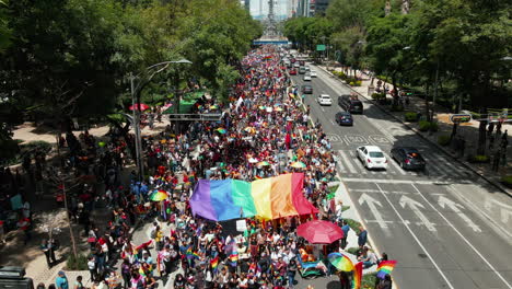 Mexiko-Stadt,---25.-Juni-2022:-Feierliche-Gay-Pride-Parade,-Die-Inklusivität-Und-Gleichheit-Demonstriert