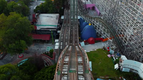 Ciudad-De-México---Junio-De-2022:-Vista-Aérea-De-Una-Montaña-Rusa-Abandonada-En-Un-Parque-Temático-Descompuesto