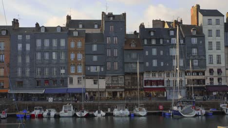 The-Vieux-Bassin-With-Historical-Townhouses-In-Honfleur,-Normandy,-France