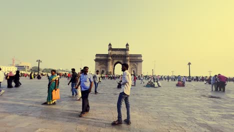 La-Puerta-De-Entrada-De-La-India-Es-Un-Arco-monumento-Construido-A-Principios-Del-Siglo-Xx-En-La-Ciudad-De-Mumbai