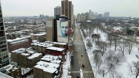 Tiro-De-Dron-Acercándose-A-La-Imagen-Del-Presidente-Lincoln,-Día-De-Nieve-En-El-Parque-Lincoln,-Chicago,-Estados-Unidos