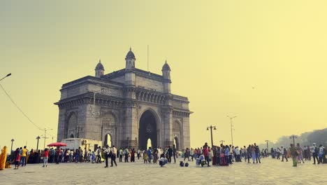La-Puerta-De-Entrada-De-La-India-Es-Uno-De-Los-Hitos-únicos-De-La-India-En-La-Ciudad-De-Mumbai,-Que-Fue-Construida-En-1924