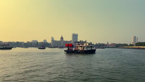 Ein-Blick-Auf-Die-Wunderschöne-Stadt-Mumbai-Vom-Arabischen-Meer-Aus