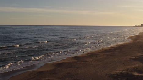 Playa-Brava-Strand-Bei-Sonnenuntergang,-Punta-Del-Este-In-Uruguay
