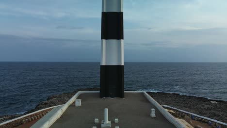 Leuchtturm-Von-Artrutx-An-Der-Küste-Spaniens