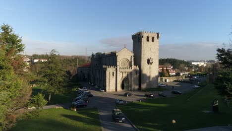 Maravillosa-Vista-Aérea-De-La-Arquitectura-De-La-Iglesia-Medieval