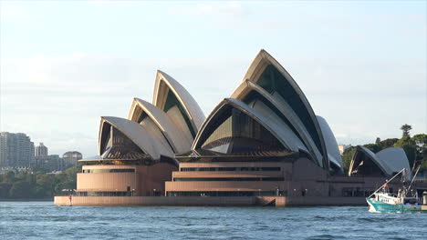 Fishing-boat-passes-by-in-front-of-Sydney-Opera-house-in-Australia