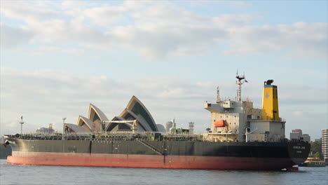 A-large-cargo-ship-passes-in-front-of-the-Sydney-Opera-house