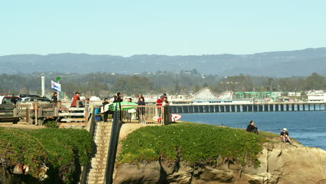 Surfers-and-spectators-enjoying-the-view-in-Santa-Cruz,-California