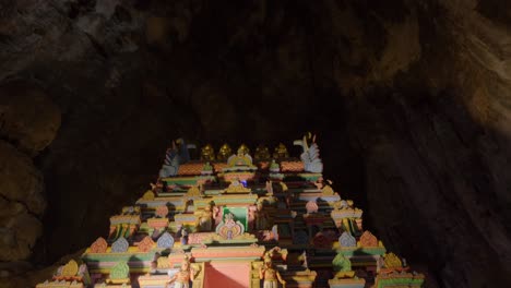Haupteingang-Des-Sri-Velayuthar-Tempels-Während-Des-Thaipusam-In-Den-Batu-Höhlen-In-Kuala-Lumpur,-Malaysia