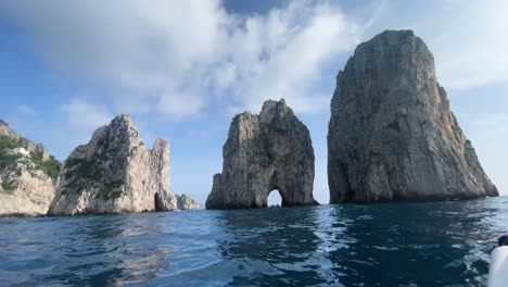 Faraglioni-En-La-Isla-De-Capri,-Italia