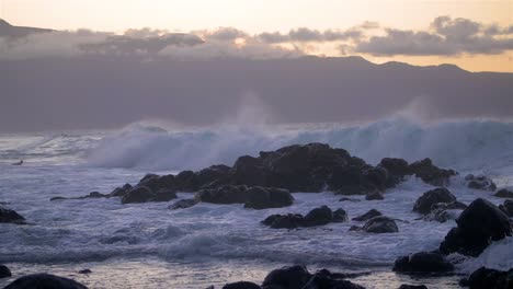 Hawaii-wave-crashing-and-surfers-slow-motion