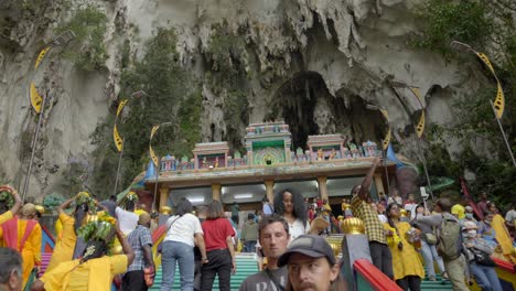 Thaipusam-Festival-überfüllt-In-Den-Batu-Höhlen-Kuala-Lumpur-Malaysia-Touristen