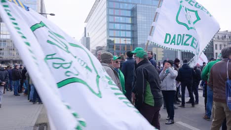 Agricultores-Que-Protestaban-Contra-Las-Medidas-Del-Gobierno-Flamenco-Para-Reducir-Las-Emisiones-De-Nitrógeno-En-El-Centro-De-La-Ciudad---Bruselas,-Bélgica