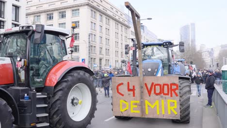 Agricultores-Que-Protestan-Contra-Las-Medidas-Del-Gobierno-Flamenco-Para-Reducir-Las-Emisiones-De-Nitrógeno---Bruselas,-Bélgica