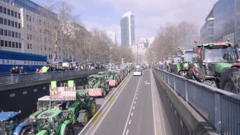 Farmers-protesting-against-the-Flemish-government's-measures-to-cut-down-nitrogen-emissions---Brussels,-Belgium