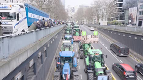 Agricultores-Que-Protestan-Contra-Las-Medidas-Del-Gobierno-Flamenco-Para-Reducir-Las-Emisiones-De-Nitrógeno---Bruselas,-Bélgica