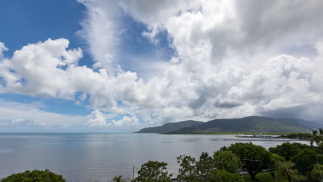 Cloud-development-in-time-lapse-moving-over-the-ocean-towards-Cairns