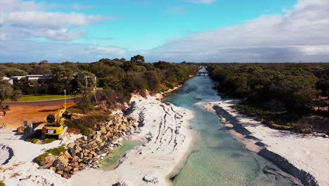 Westaustralien---Juni-2022:-Luftaufnahme-Des-Flusses-Vasse-Wonnerup,-Der-In-Westaustralien-In-Den-Ozean-Mündet