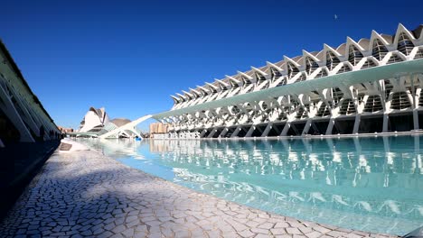 Increíble-Entorno-Del-Arquitecto-De-Santiago-Calatrava-Edificios-Famosos-En-Valencia,-España