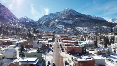 Close-up-drone-shot-of-main-street-in-Ouray,-Colorado-in-the-winter