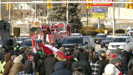 Army-and-police-trying-to-remove-protesters-on-blocked-road-in-Freedom-convoy-in-Windsor
