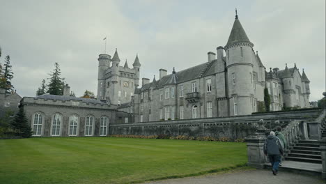 Elderly-couple-walking-on-Balmoral-estate-on-a-cloudy-day