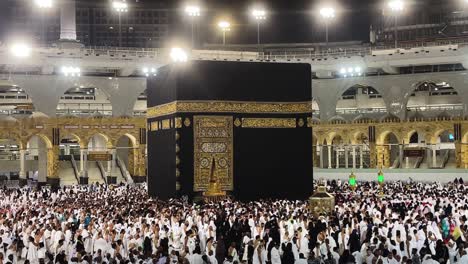Muslims-pilgrims-revolve-around-the-Kaaba-to-hajj,-Umrahists-circumambulate-and-pray-the-Kaabato-umra-in-Mecca