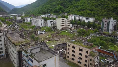 Aerial-shot-of-damaged-homes,-the-earthquake-aftermath-in-Sichuan-province-of-Lidung-County,-China
