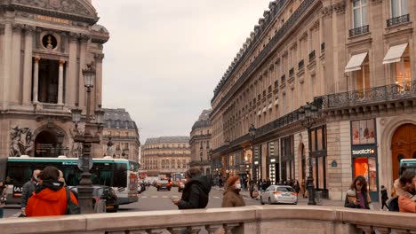 Paris-Street,-car,-people,-metro