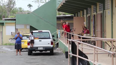 Refugiados-Que-Se-Quedan-En-Una-Escuela-Después-Del-Huracán-Maria