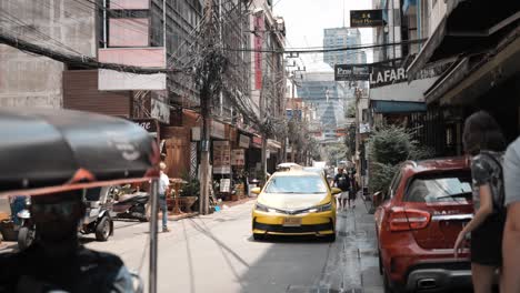 Calle-Estrecha-En-Bangkok,-Tailandia
