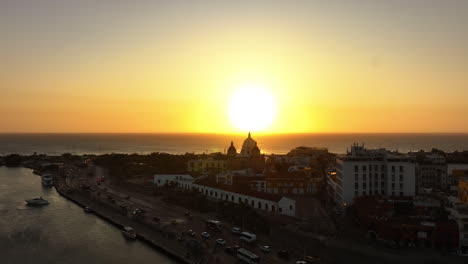Ascending-aerial-view-in-front-of-the-Sanctuary-of-San-Pedro-Claver,-sunny-evening-in-Centro,-Cartagena,-Colombia