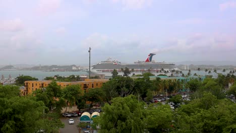 Carnival-Conquest-Cruise-arriving-to-the-port