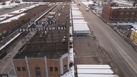 Produce-terminal-of-Detroit-logo-sign-board-on-building-rooftop,-aerial-view