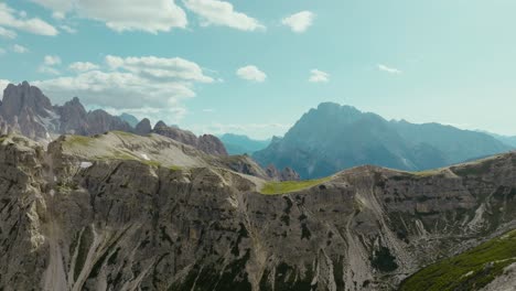 Aerial-drone-shot-of-the-alps-in-Dolomites,-Italy,-4k