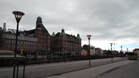 Frente-A-La-Estación-Central-De-Malmo,-Suecia