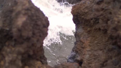 Hawaii-rock-crevice-focus-wave-slow-motion