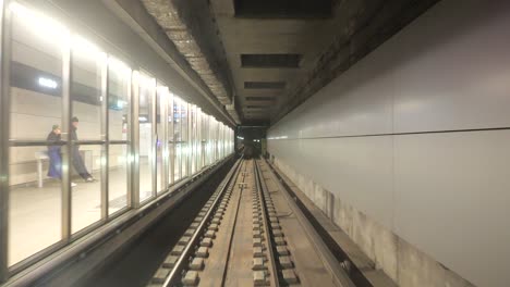 U-Bahn-Tunnel,-In-Kopenhagen,-Dänemark