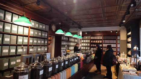 Una-Tienda-De-Té-En-Malmo,-Suecia