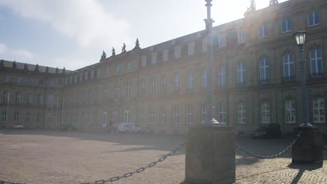 Mittlerer-Plaza-Schwenk-Schuss-Schlossplatz-In-Der-Innenstadt-Von-Stuttgart-In-4K,-Rotes-Komodo-Cooke-Mini-S4i-Objektiv-In-Premiumqualität-|-Nachricht