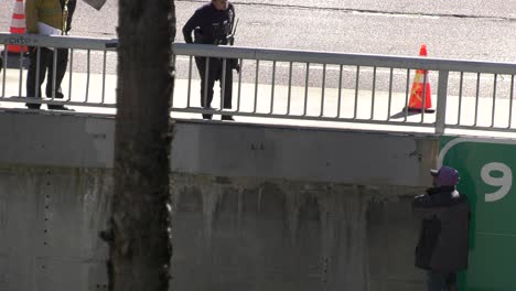 Man-climbs-freeway-sign-in-los-angeles