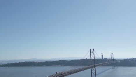 Lissabon-Vom-Himmel,-Luftaufnahme-Der-Brücke-Vom-25.-April-An-Einem-Sonnigen-Tag