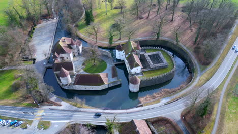 Aerial-Top-Down-Shot-of-Hallwyl-Castle,-Hallwyl,-Switzerland