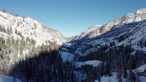 Drone-aerial-views-of-the-Million-Dollar-Highway-outside-of-Ouray,-CO